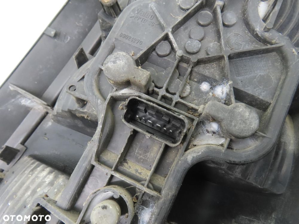 LAMPA LEWA TYLNA NISSAN PRIMERA P12 - 2