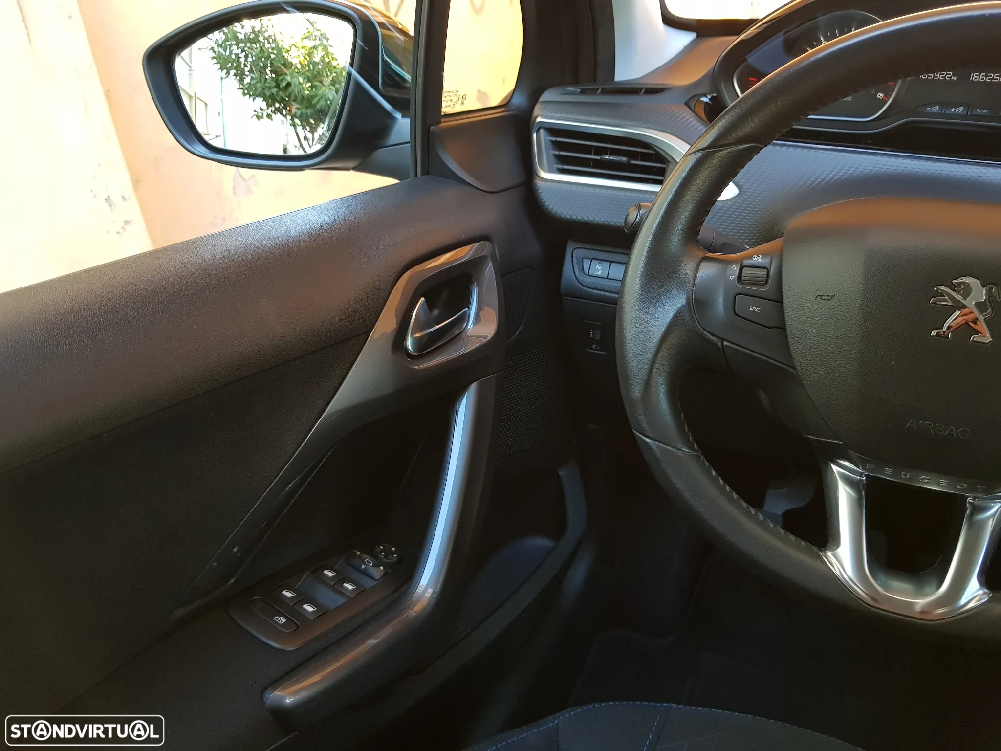 Peugeot 2008 1.5 BlueHDi Style - 23