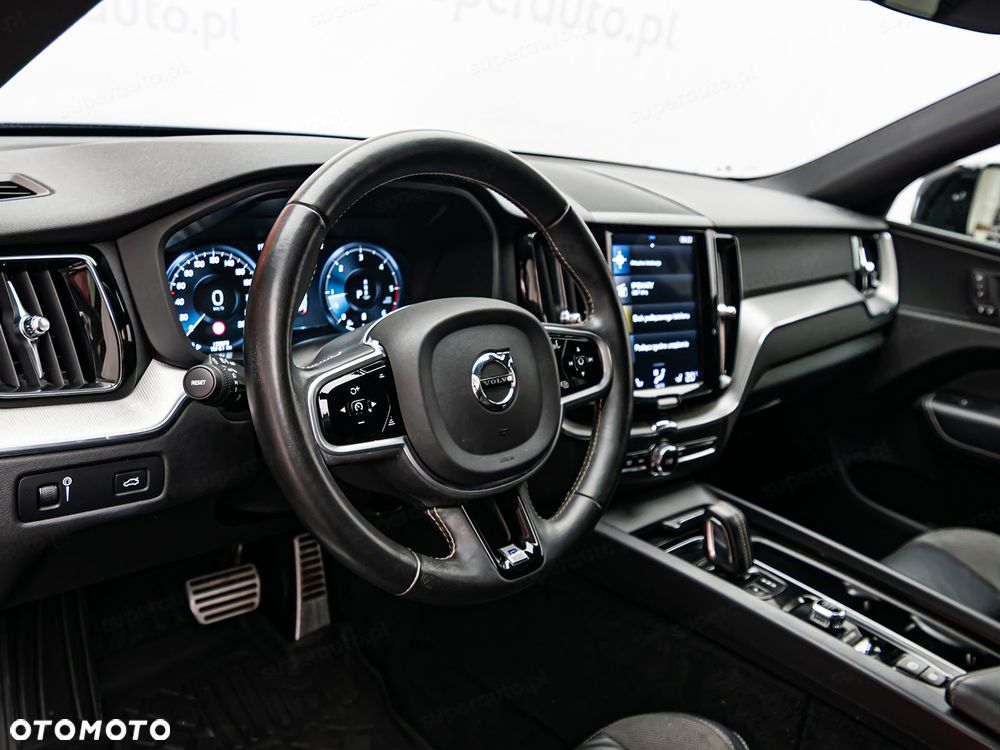 Volvo XC 60 B4 D AWD R-Design - 11