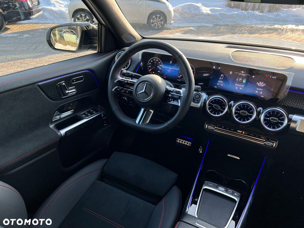 Mercedes-Benz GLB - 11