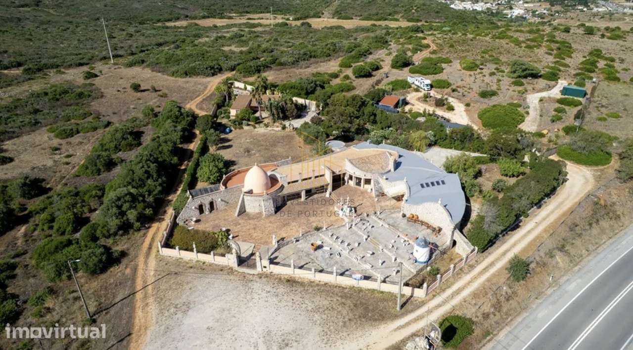 Quinta com Moradia, Espaço Comercial e 1,7 Hectares em Budens, Algarve - Grande imagem: 2/24