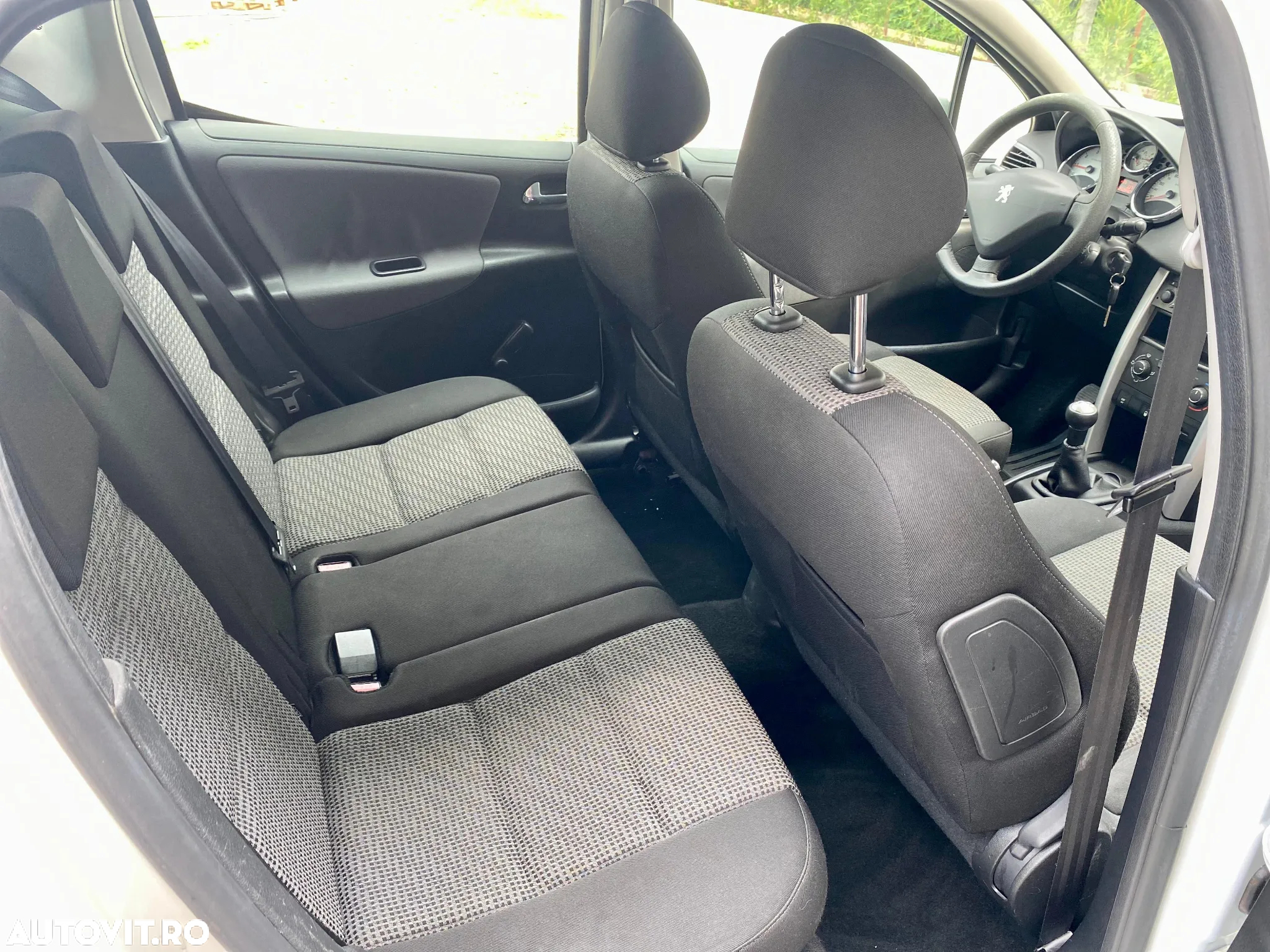 Peugeot 207 1.4 E Premium - 9