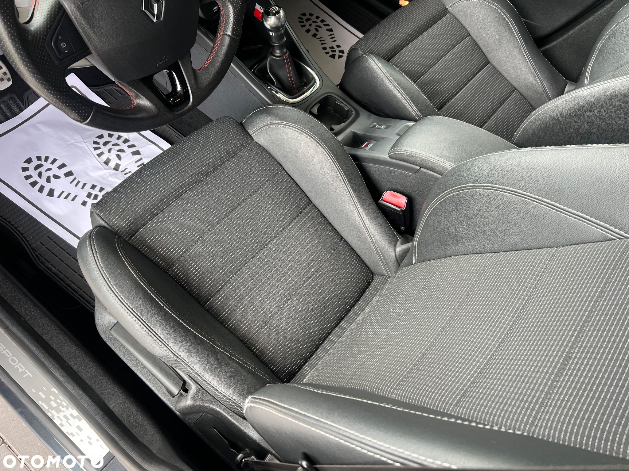 Renault Megane Grandtour TCe 220 Start & Stop GT 220 - 27