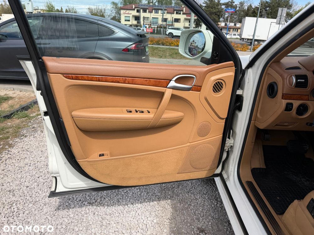 Porsche Cayenne Tiptronic S - 17