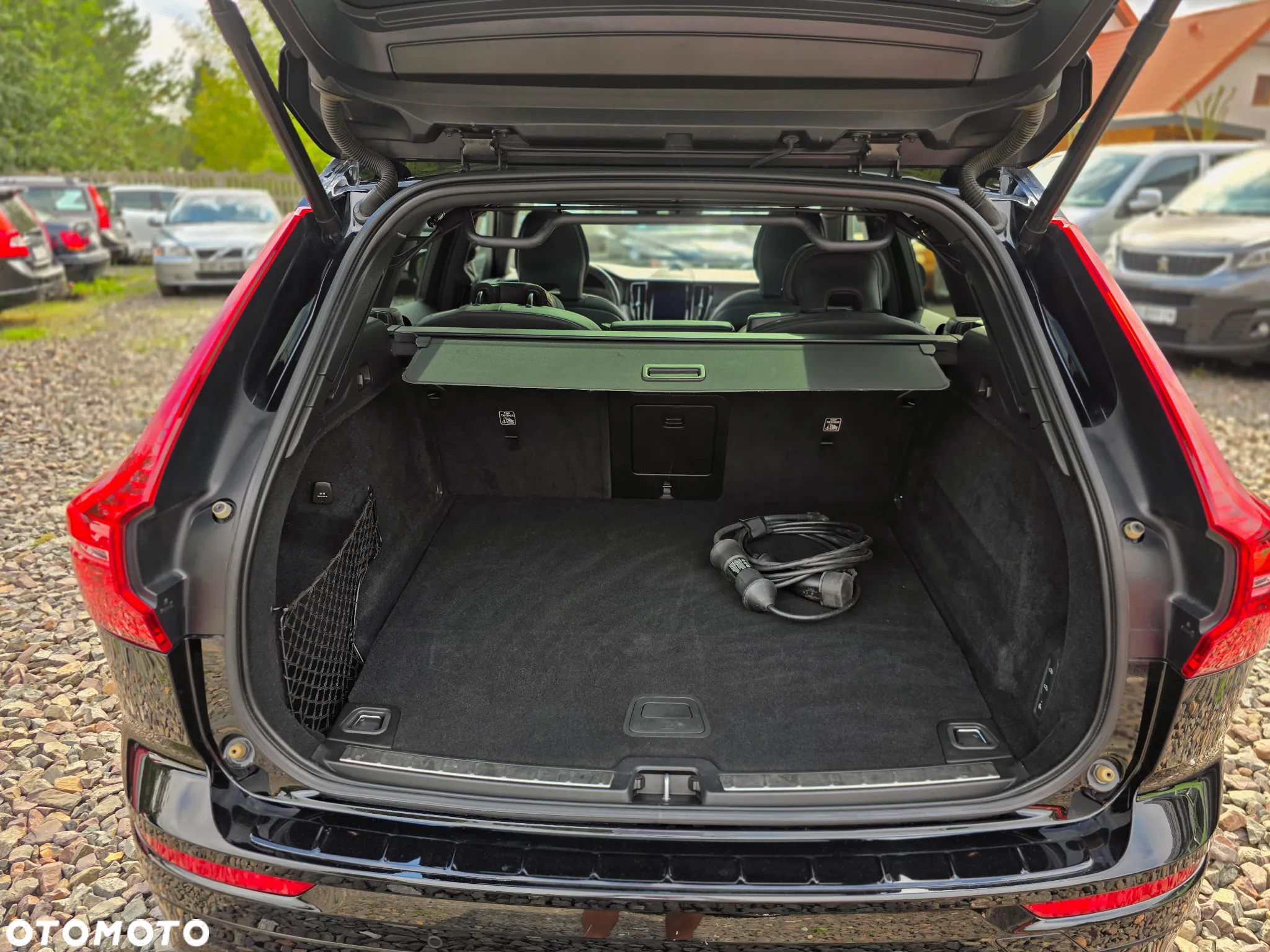 Volvo XC 60 T6 Plug-In Hybrid AWD R-Design - 14