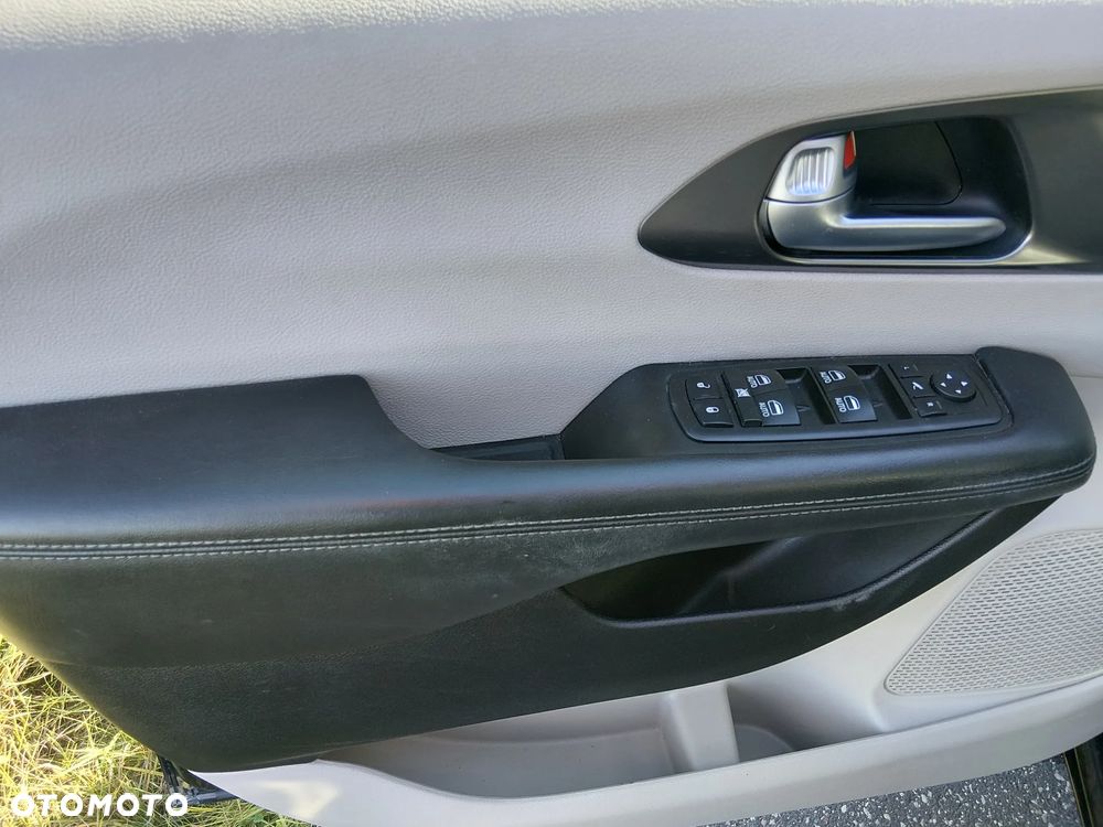 Chrysler Pacifica - 13