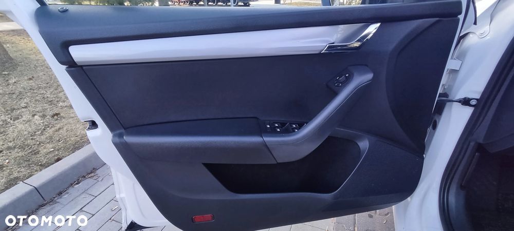 Skoda Octavia 1.6 TDI DSG Ambition - 13