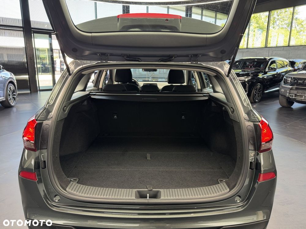 Hyundai i30 1.5 DPI Classic + - 19