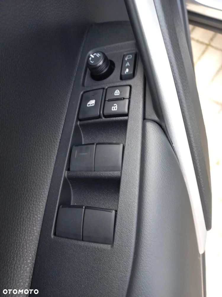 Toyota Corolla Cross 2.0 Hybrid Style AWD - 13