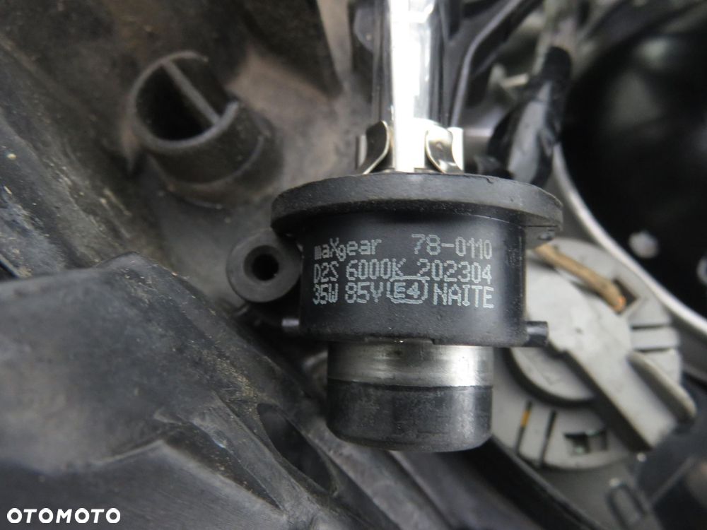 LAMPA PRAWA PRZEDNIA TOYOTA AVENSIS II T25 XENON - 10