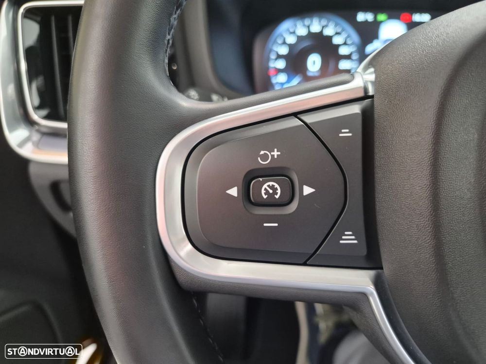 Volvo V60 2.0 B4 Momentum Core Geartronic - 11