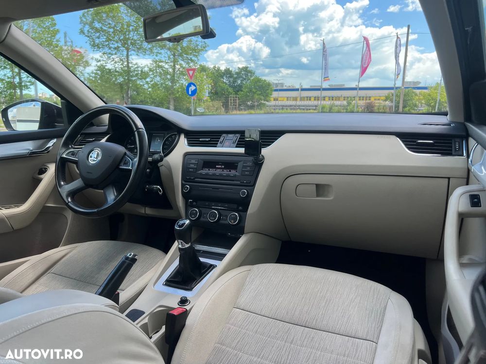 Skoda Octavia 1.6 TDI AMBITION - 8