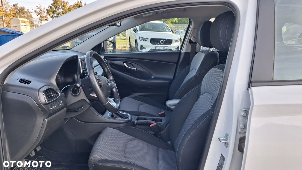 Hyundai i30 1.6 D Classic + - 8
