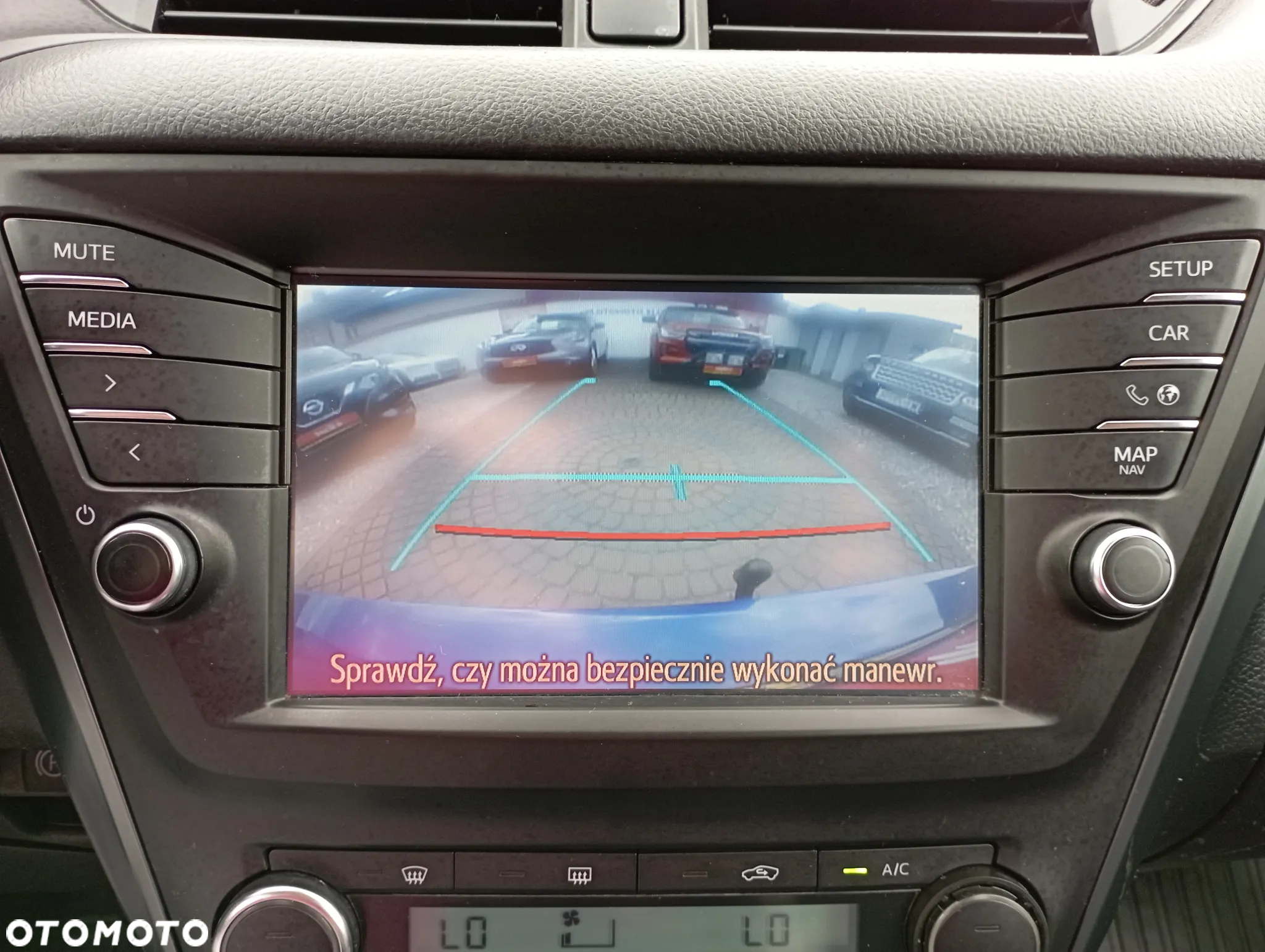 Toyota Avensis 2.0 D-4D Premium - 16