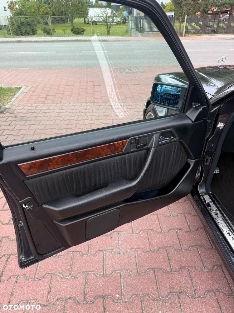 Mercedes-Benz W124 (1984-1993) - 24