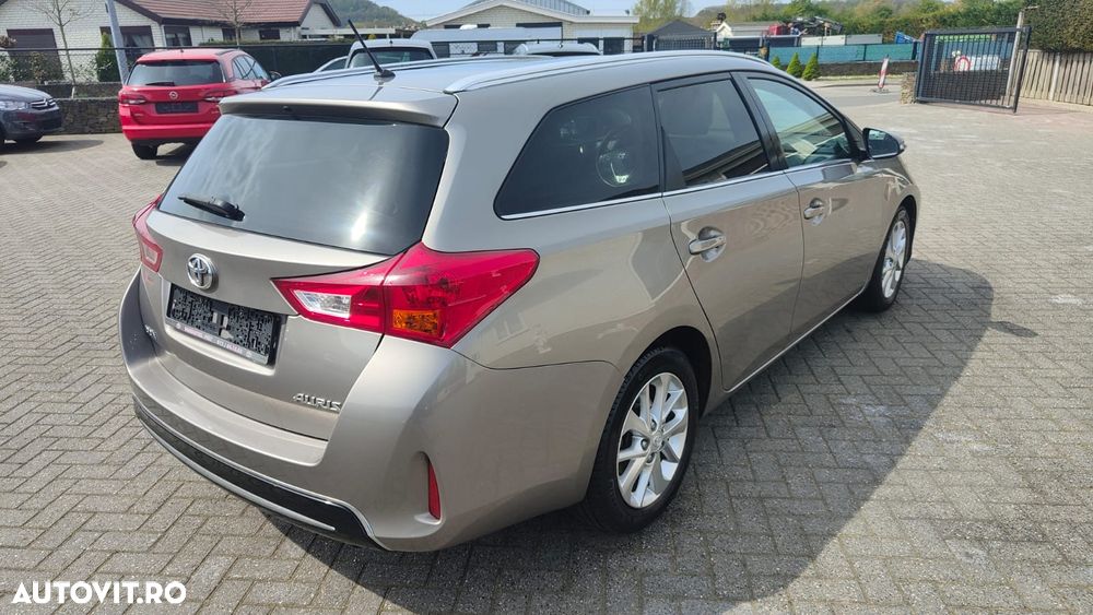 Toyota Auris 1.4 D-4D - 17