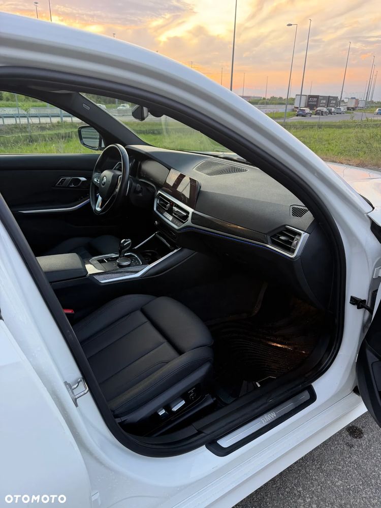 BMW Seria 3 330i Sport Line - 12