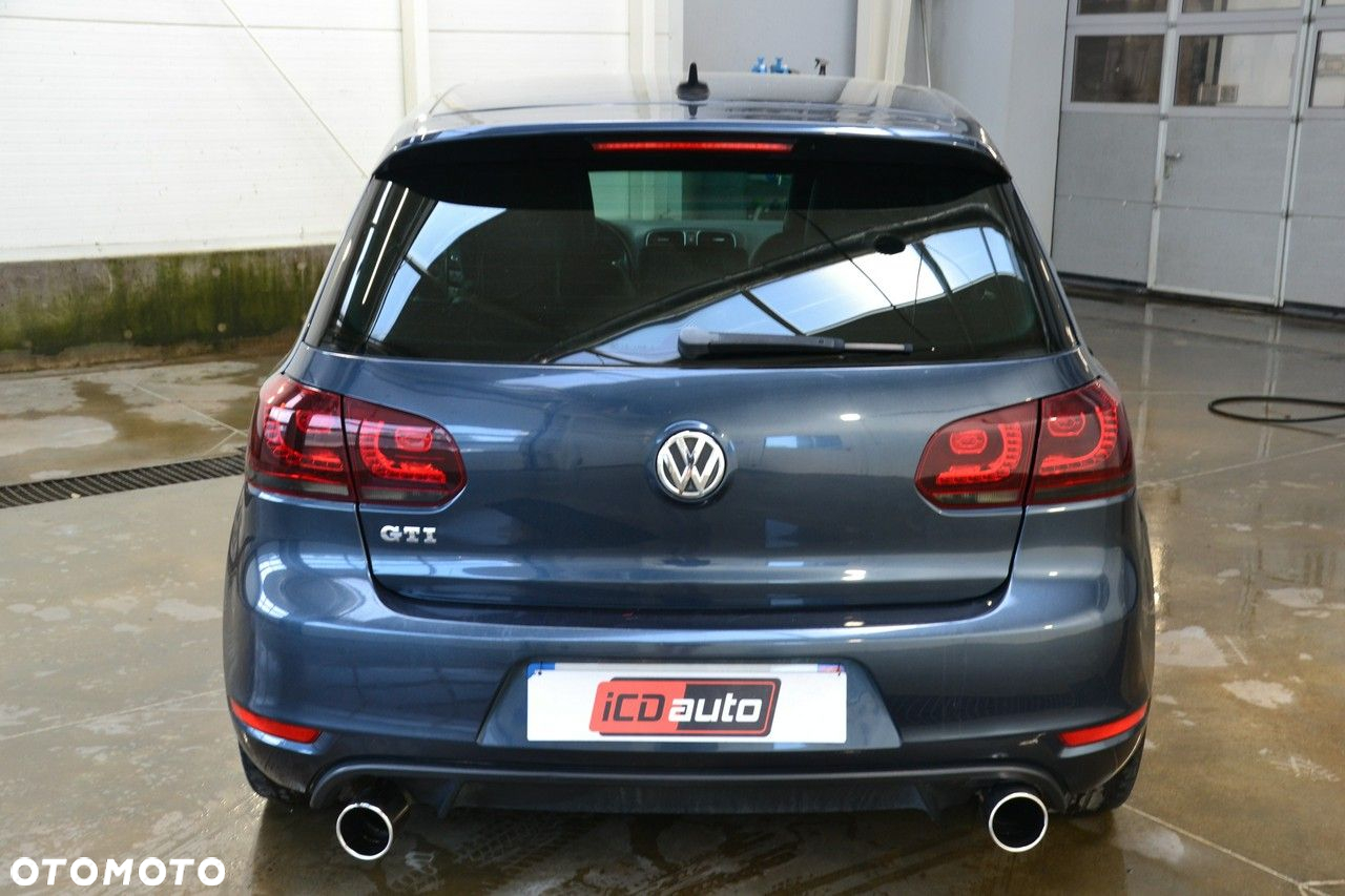 Volkswagen Golf - 6