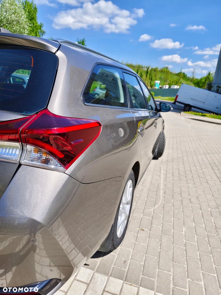 Toyota Auris Hybrid 135 Prestige - 8