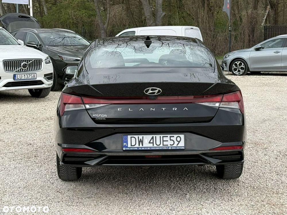 Hyundai Elantra - 4