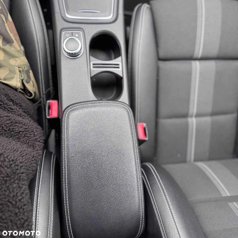 Mercedes-Benz Klasa A 180 CDI 7G-DCT AMG Line - 32