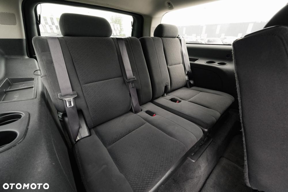 Chevrolet Suburban - 16