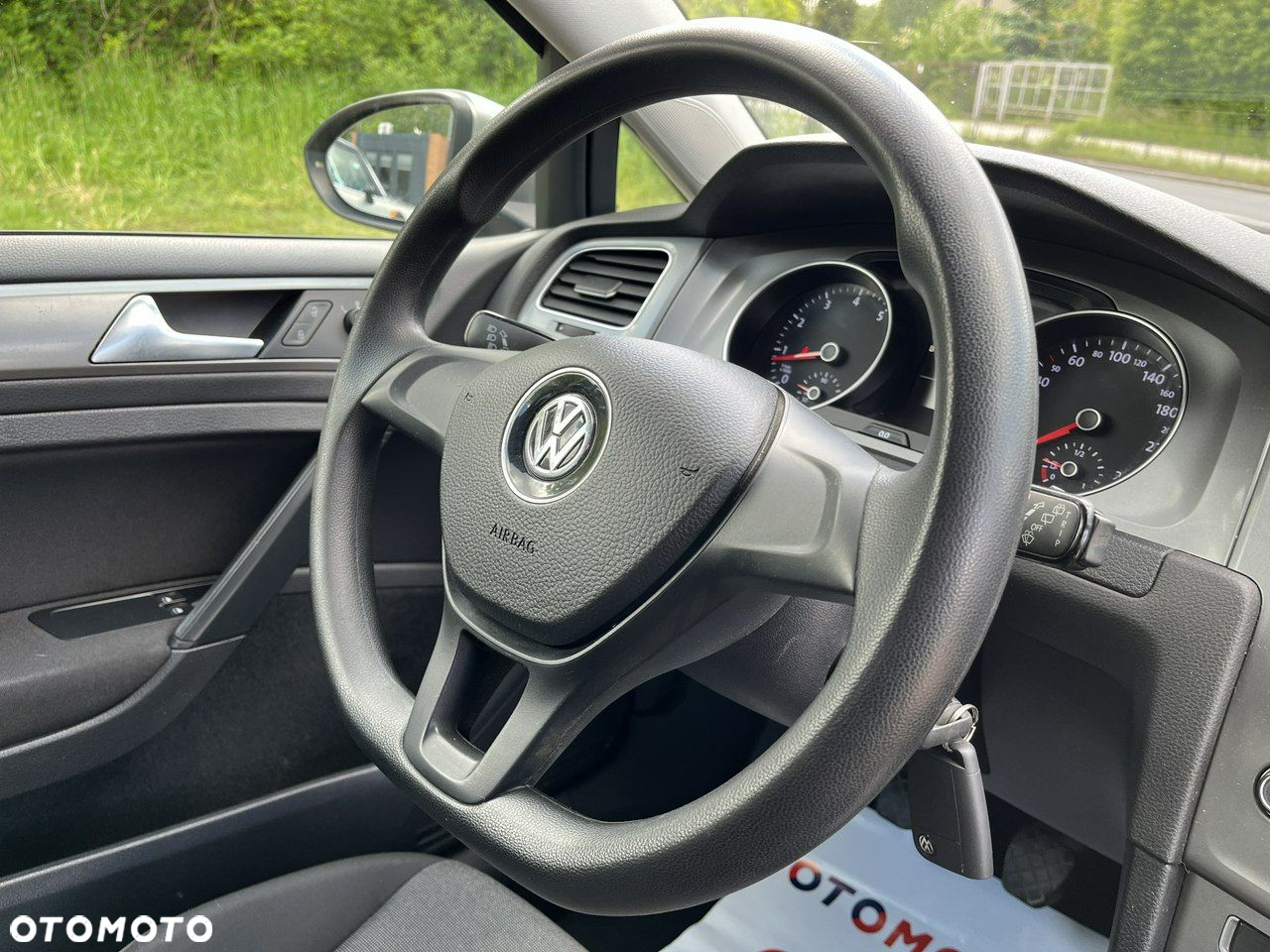 Volkswagen Golf - 22