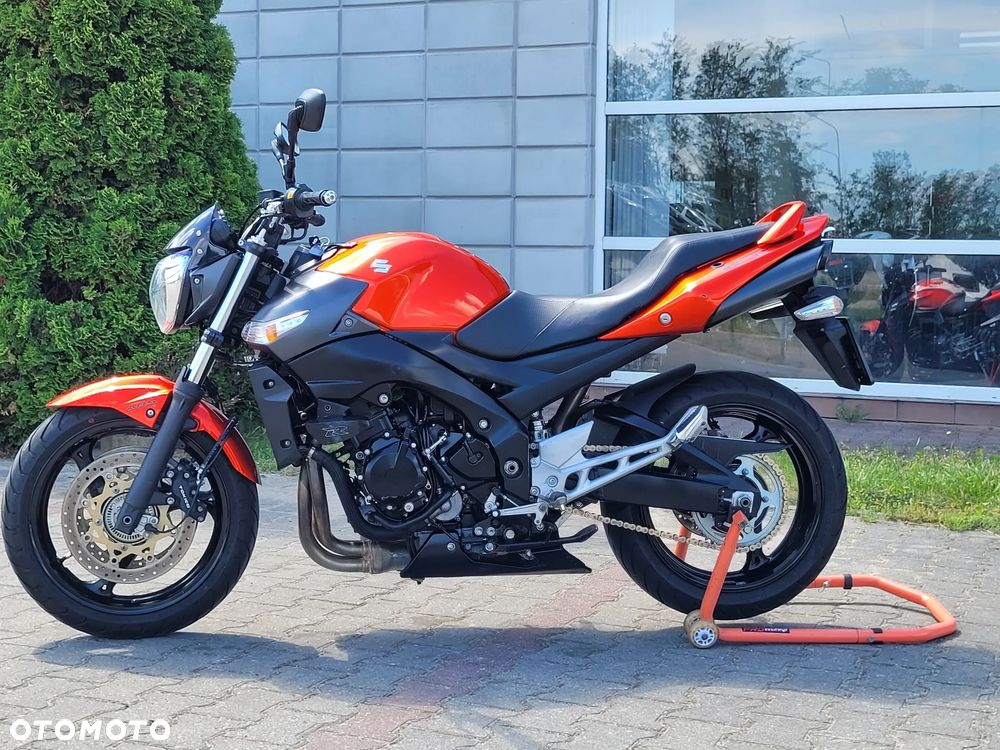 Suzuki GSR - 18