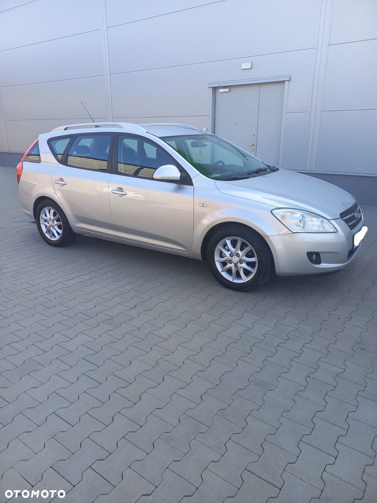 Kia Ceed - 4