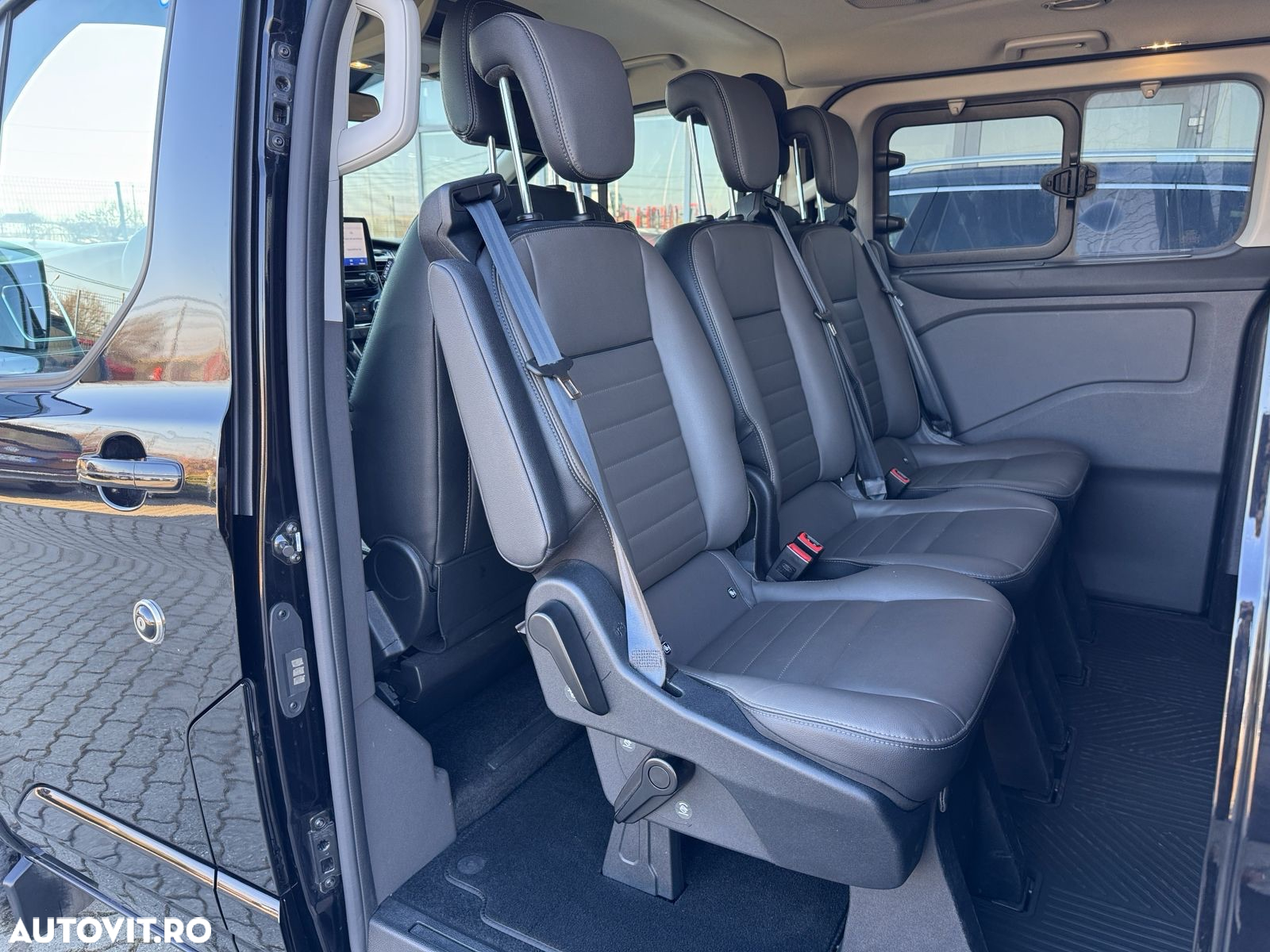 Ford Tourneo Custom Bus 320 2.0 EcoBlue 170 CP L2H1 Titanium X Aut. - 30