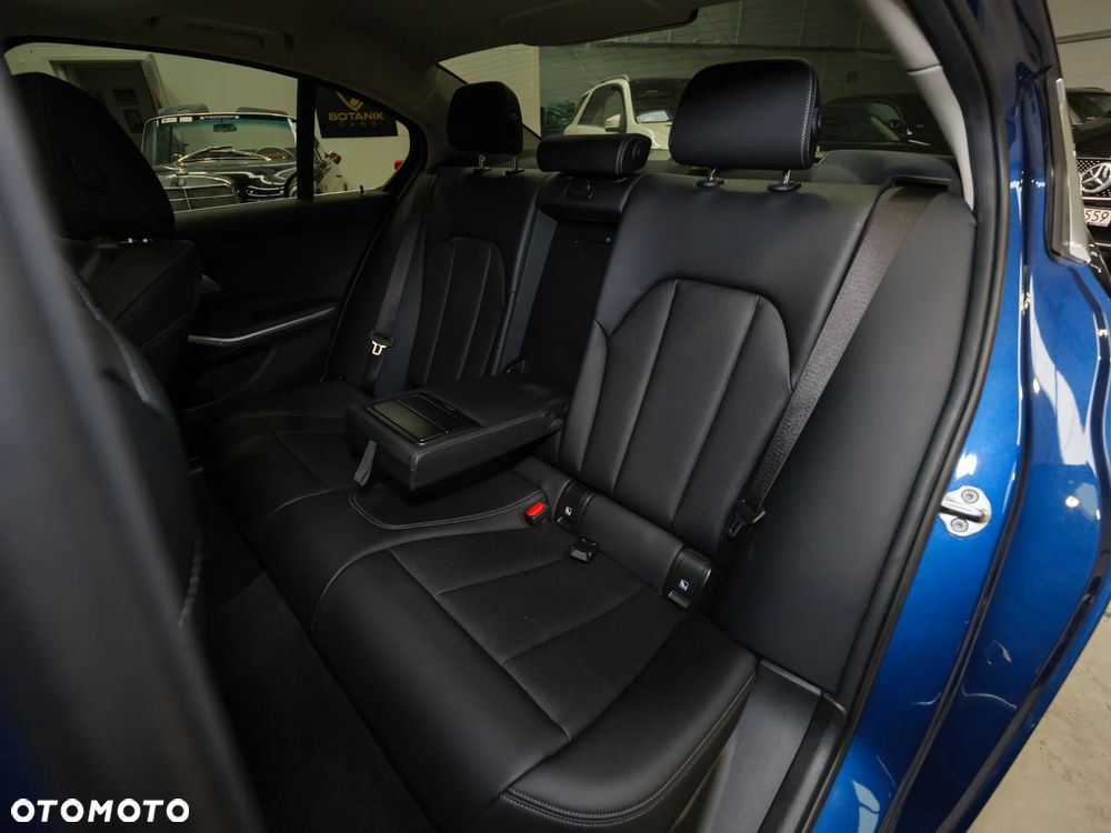 BMW Seria 3 320d xDrive mHEV - 19