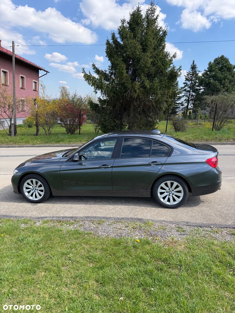 BMW Seria 3 318i Sport Line - 9