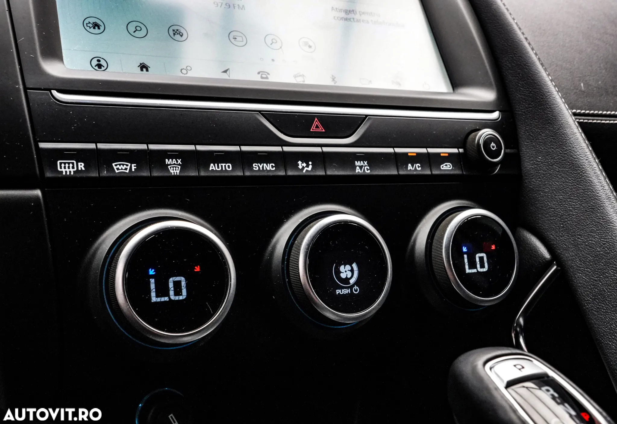 Jaguar E-Pace D240 AWD R-Dynamic S - 18