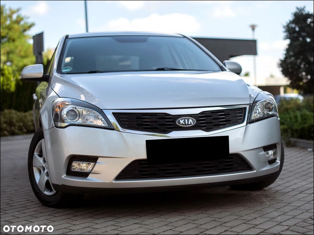 Kia Ceed - 10