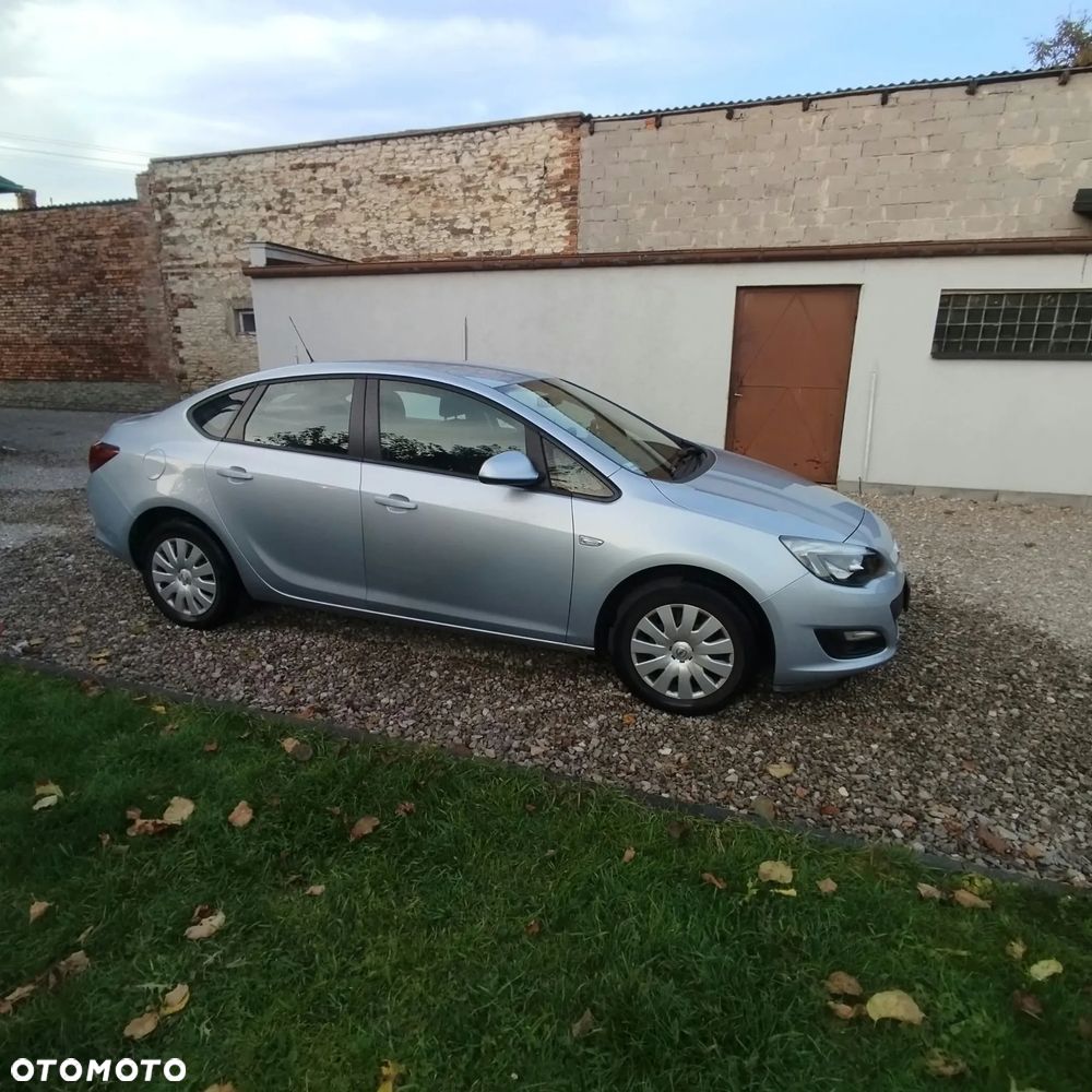 Opel Astra 2018 photo 2