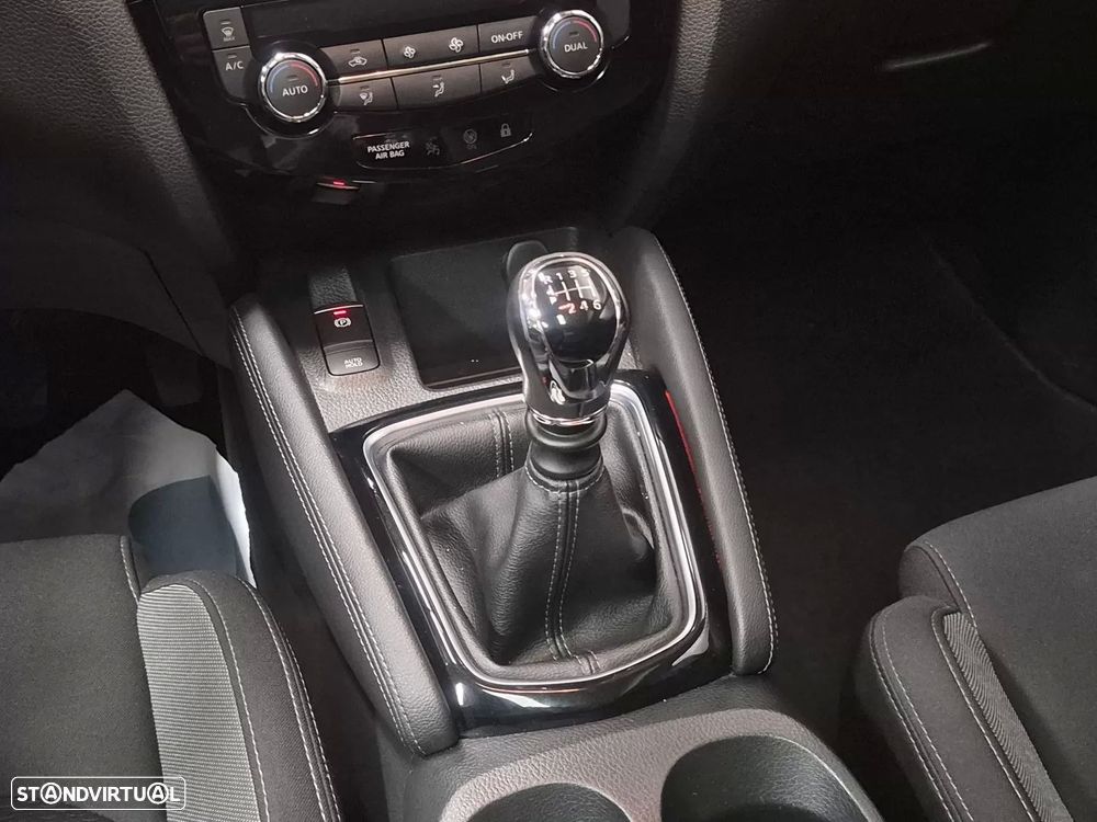 Nissan Qashqai 1.3 DIG-T N-Connecta LED+SKY - 12