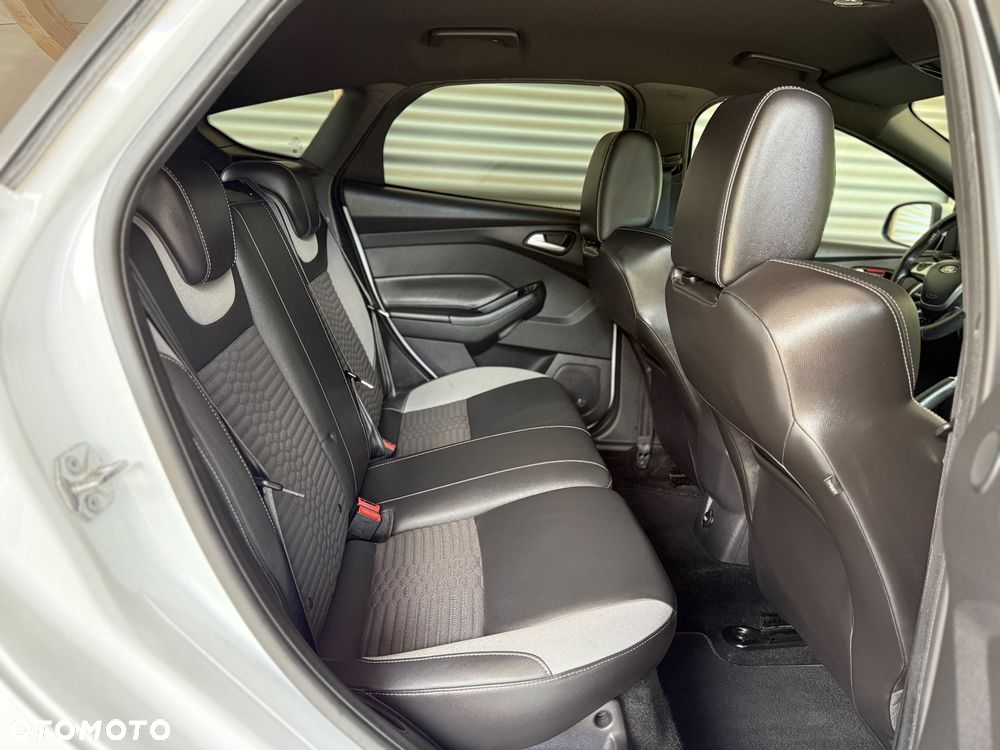 Ford Focus 2.0 EcoBoost ST mit Leder-Exclusiv-Paket - 40