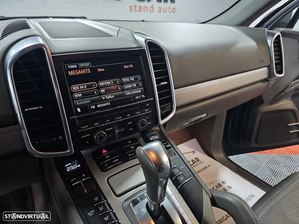 Porsche Cayenne - 21