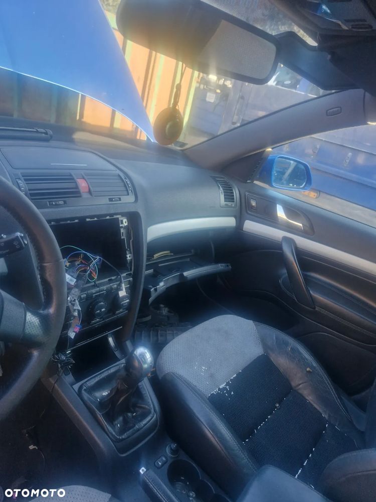 Skoda Octavia II RS (kombi): pojazd na części: maska, zderzak, drzwi, szyby, lusterka, chłodnica ... - 22