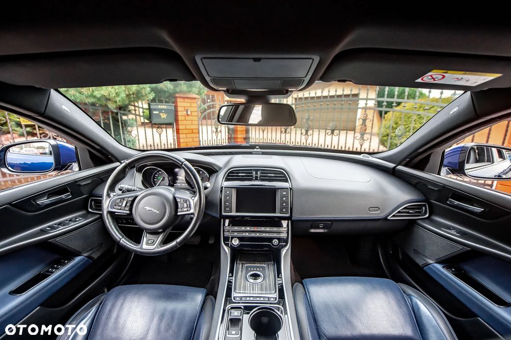 Jaguar XE 20d R-Sport Ingenium Edition - 25