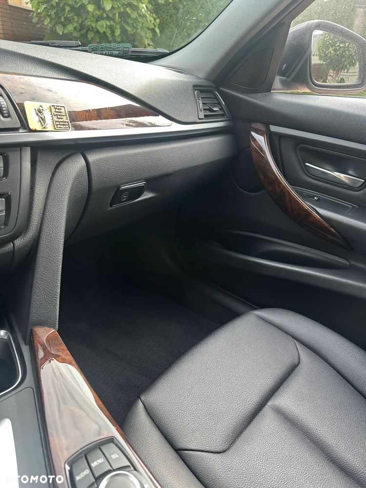 BMW Seria 3 328i xDrive - 22