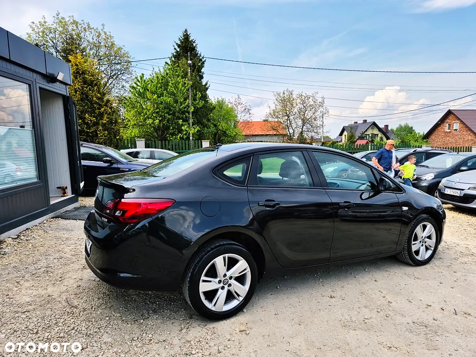 Opel Astra IV 1.4 T Business EU6 - 14