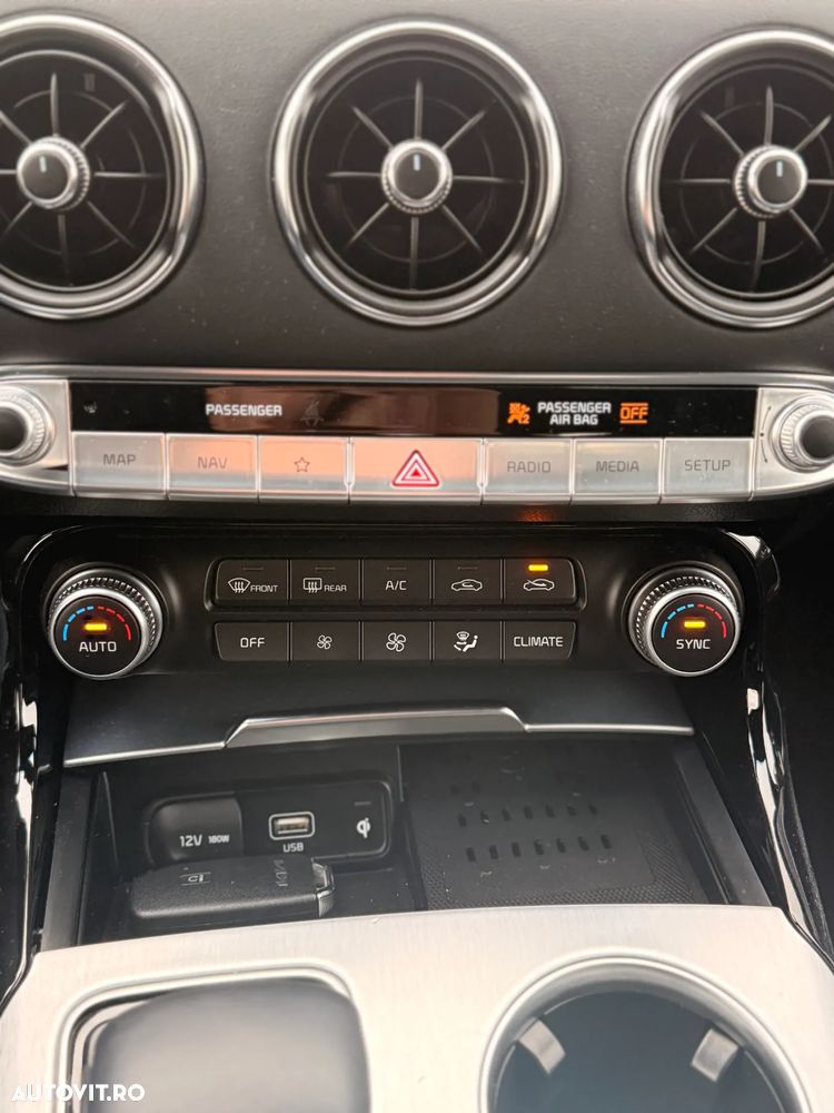 Kia Stinger 3.3 T-GDI 8AT AWD GT - 9