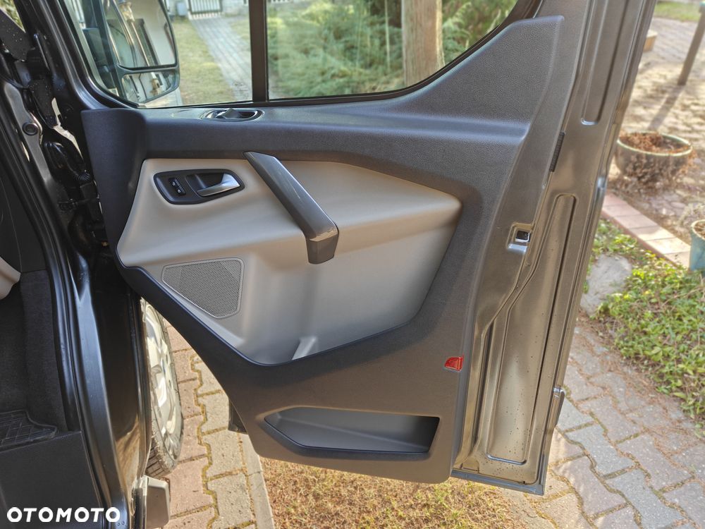 Ford Tourneo Custom - 37