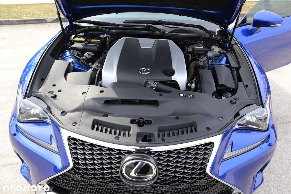 Lexus RC F Carbon - 14