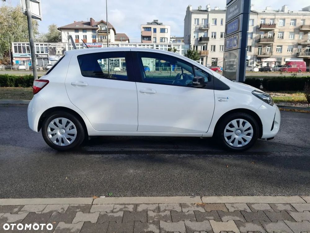 Toyota Yaris Hybrid 100 Active - 3