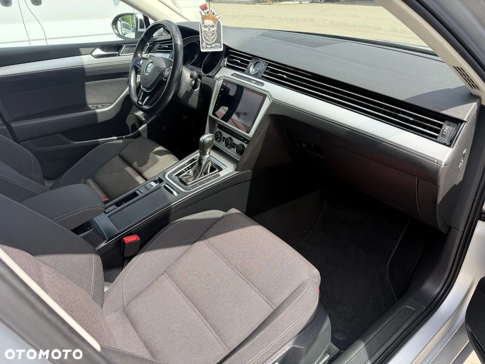 Volkswagen Passat 2.0 TDI SCR DSG Comfortline - 10