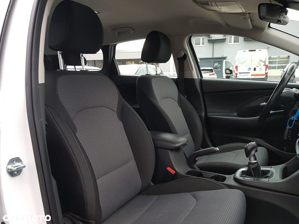 Hyundai i30 1.5 DPI Classic + - 24