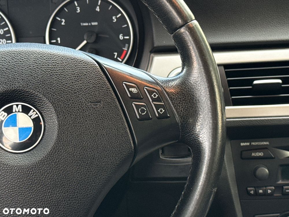 BMW Seria 3 320i - 26