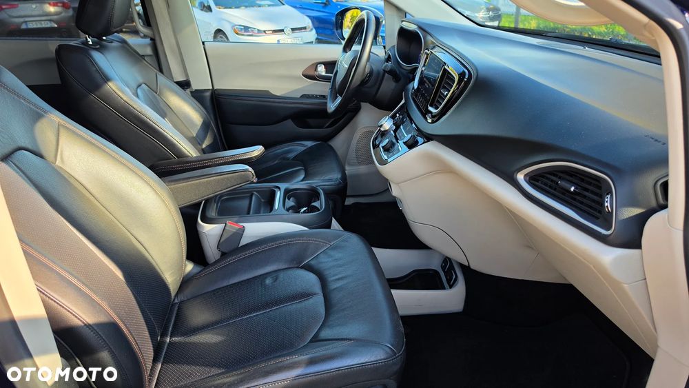 Chrysler Pacifica - 14